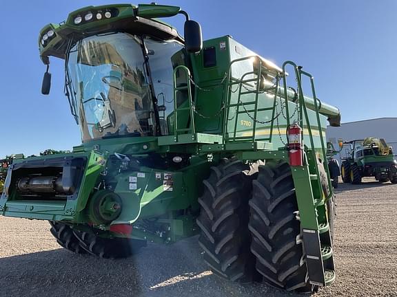 Image of John Deere S780 equipment image 1