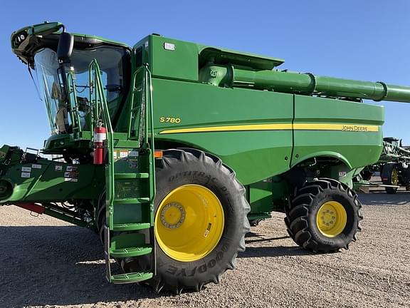Image of John Deere S780 equipment image 1