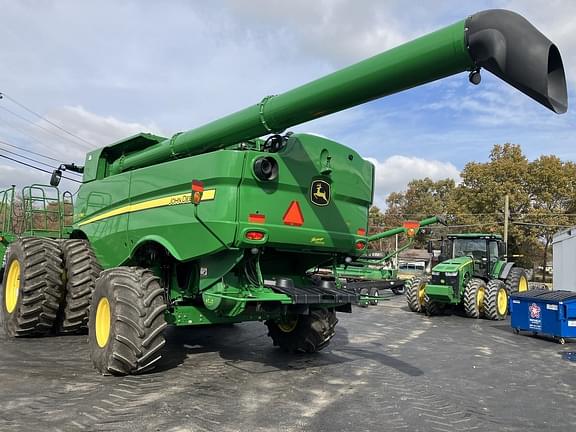 Image of John Deere S780 equipment image 2