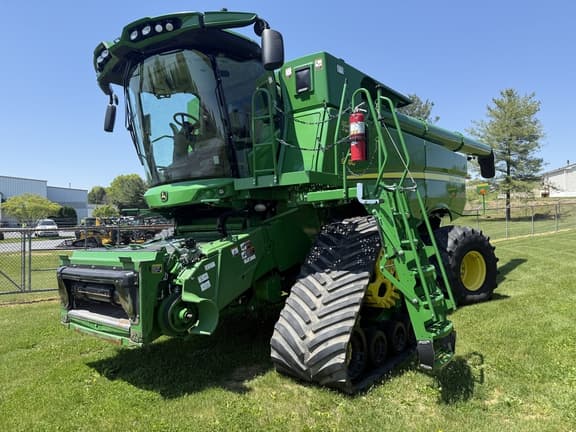 Image of John Deere S780 equipment image 1