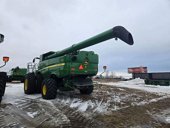 Image of John Deere S780 equipment image 1