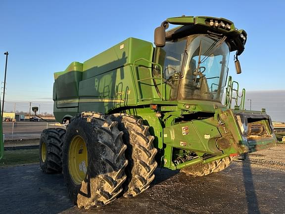 Image of John Deere S780 equipment image 1