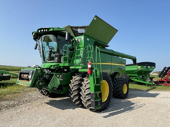 Image of John Deere S780 equipment image 1