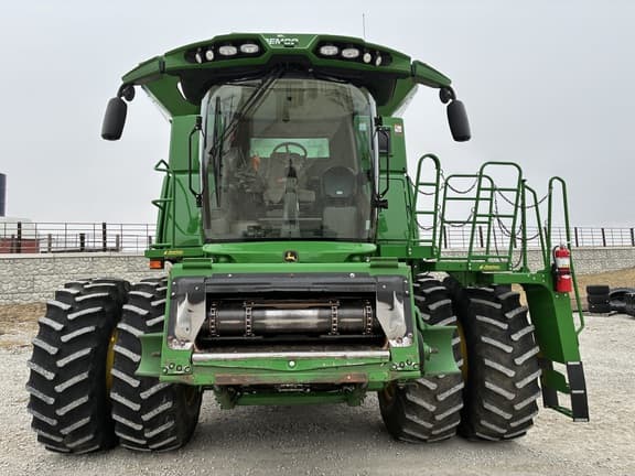 Image of John Deere S780 equipment image 1