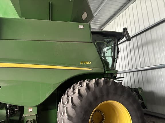 Image of John Deere S780 equipment image 1