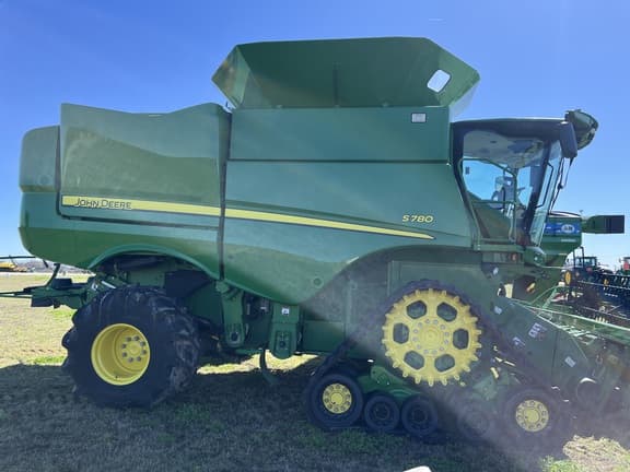 Image of John Deere S780 equipment image 1