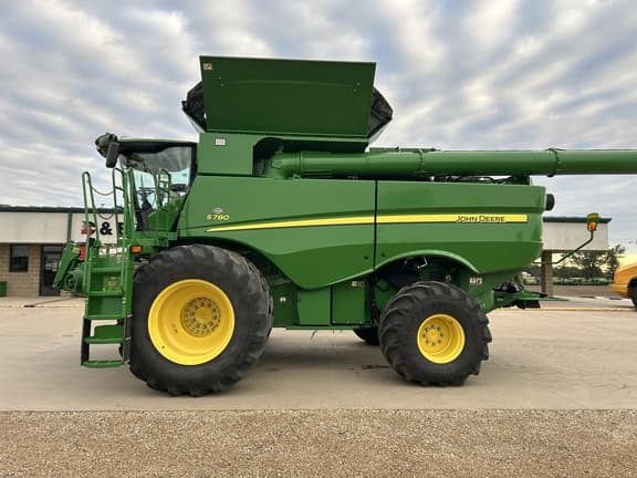 Image of John Deere S780 equipment image 1