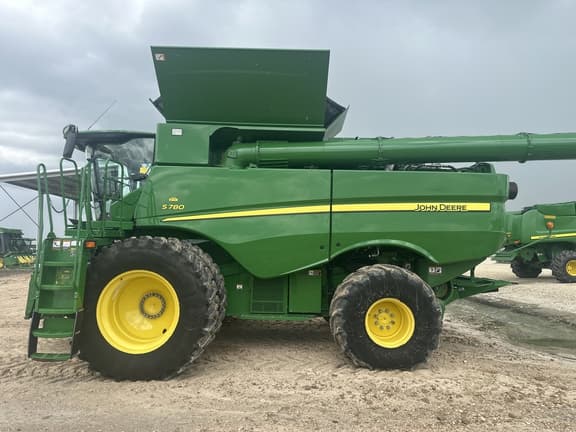 Image of John Deere S780 equipment image 1