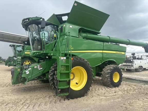 Image of John Deere S780 equipment image 1