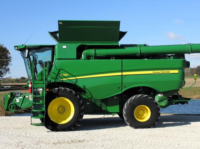 Image of John Deere S780 equipment image 1