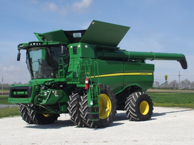 Image of John Deere S780 equipment image 1