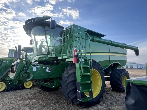 Image of John Deere S780 equipment image 1