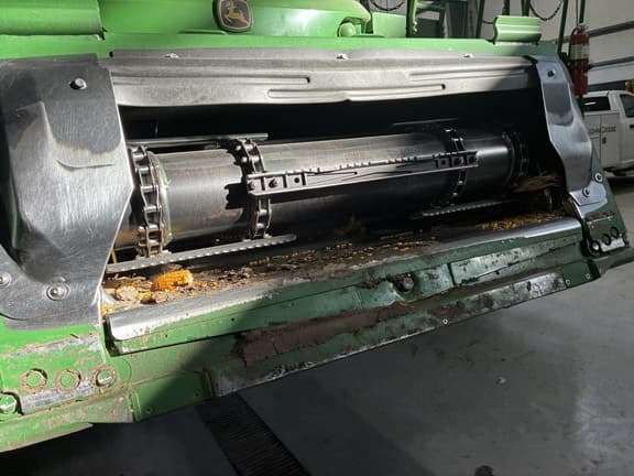 Image of John Deere S780 equipment image 2