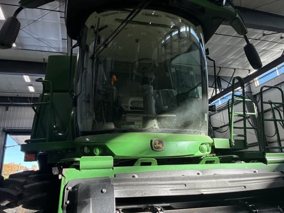 Image of John Deere S780 equipment image 1