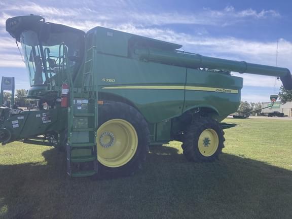 Image of John Deere S780 equipment image 4