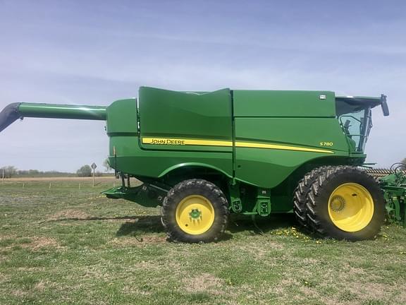Image of John Deere S780 equipment image 2