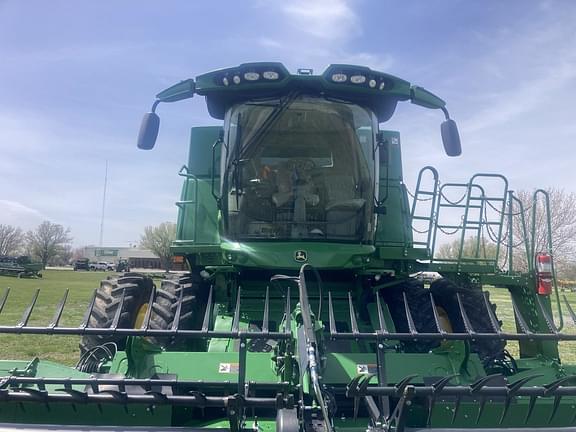 Image of John Deere S780 equipment image 4