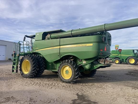 Image of John Deere S780 equipment image 1