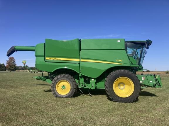 Image of John Deere S780 equipment image 1