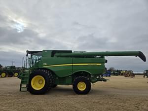 2021 John Deere S780 Image