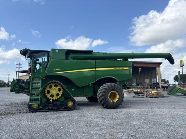 Image of John Deere S780 equipment image 1