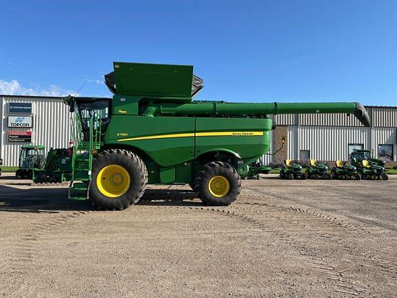 Image of John Deere S780 equipment image 1