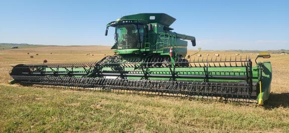 Image of John Deere S780 equipment image 2