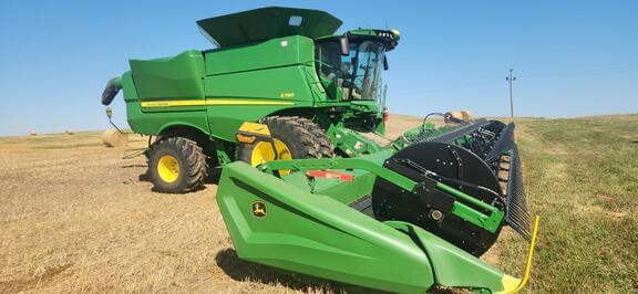 Image of John Deere S780 equipment image 1