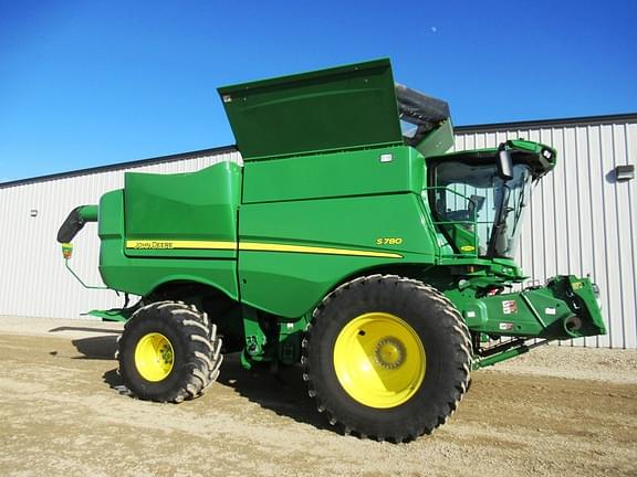 Image of John Deere S780 equipment image 1