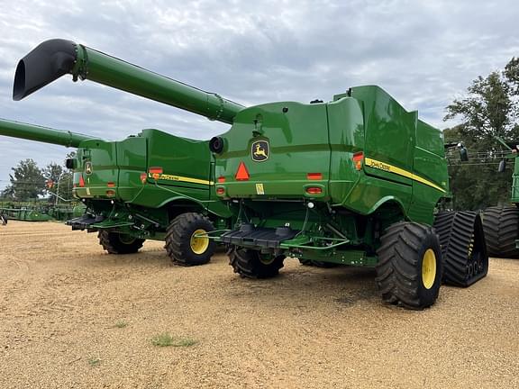 Image of John Deere S780 equipment image 2