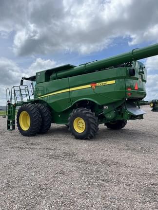Image of John Deere S780 equipment image 4