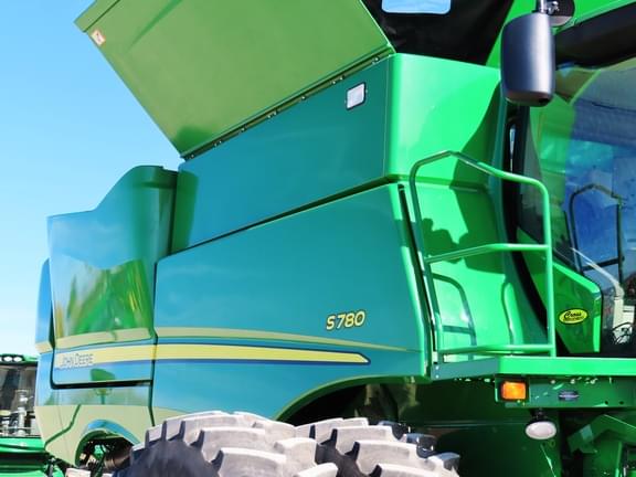 Image of John Deere S780 equipment image 2