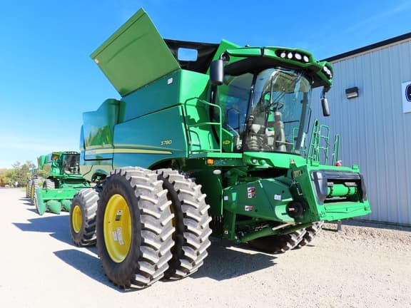 Image of John Deere S780 equipment image 4