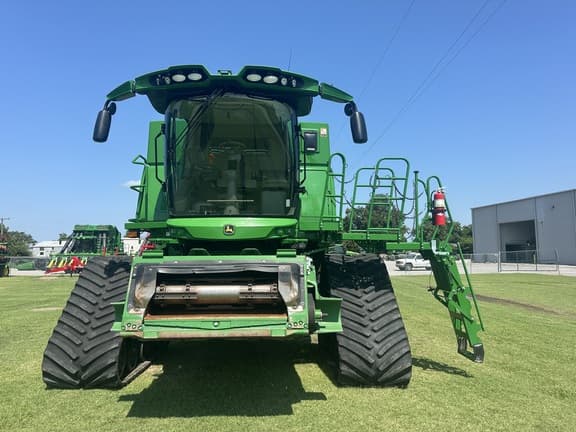 Image of John Deere S780 equipment image 1
