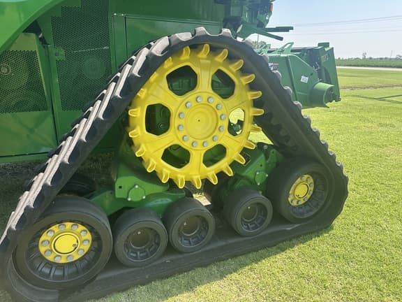 Image of John Deere S780 equipment image 4