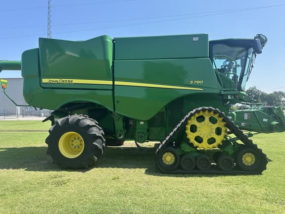 Image of John Deere S780 equipment image 2