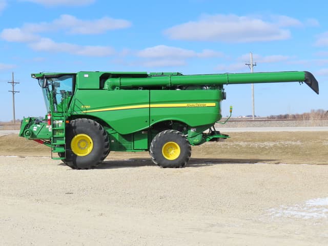 Image of John Deere S780 equipment image 2