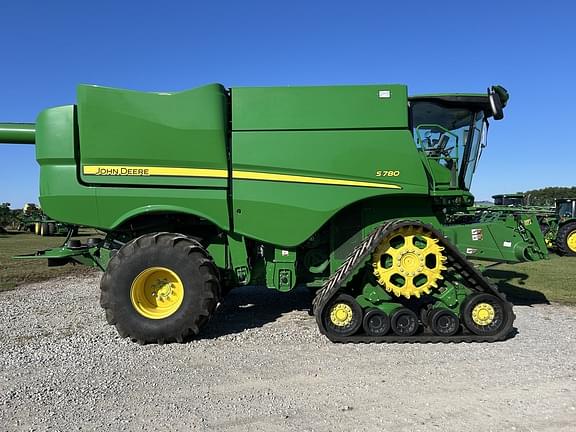 Image of John Deere S780 equipment image 4