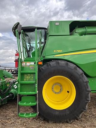 Image of John Deere S780 equipment image 1