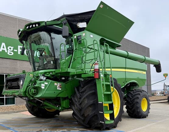 Image of John Deere S780 Primary image