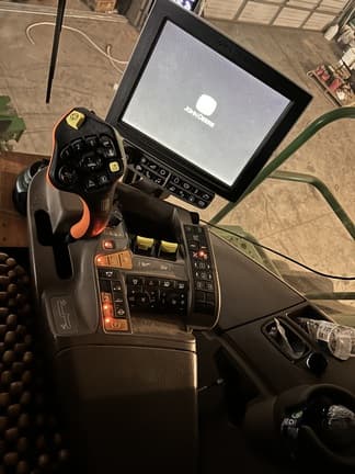 Image of John Deere S780 equipment image 4