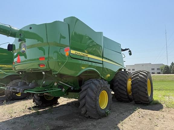 Image of John Deere S780 equipment image 2