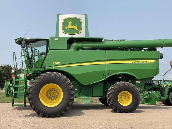 Image of John Deere S780 equipment image 1