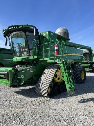 Main image John Deere S780