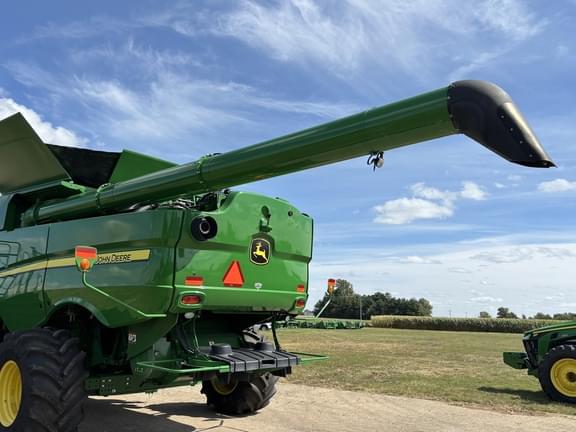 Image of John Deere S780 equipment image 4
