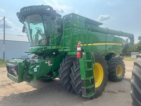 Image of John Deere S780 Image 0