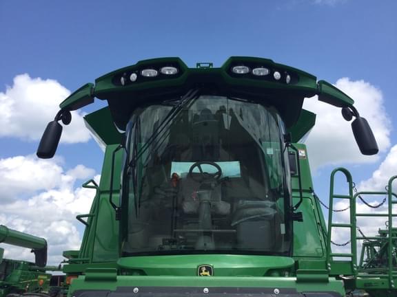 Image of John Deere S780 equipment image 4
