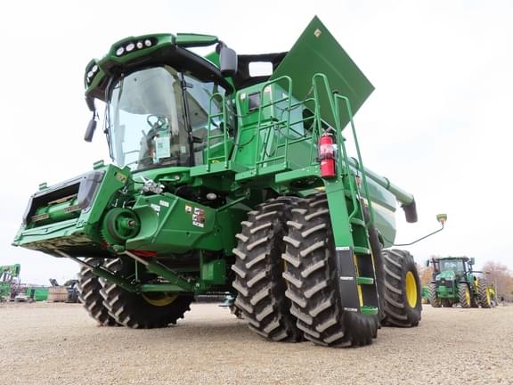 Image of John Deere S780 equipment image 4