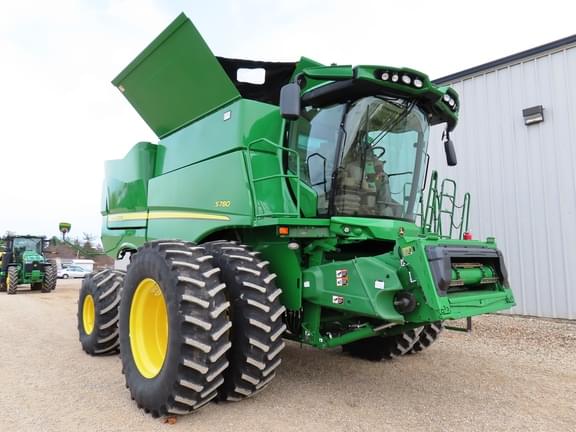 Image of John Deere S780 equipment image 1