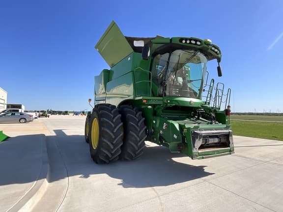 Image of John Deere S780 equipment image 2